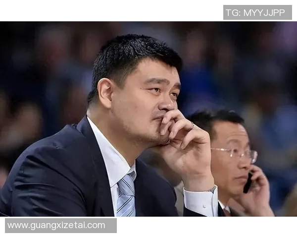 姚明黑袜事件引发热议运动员形象与时尚选择的碰撞与反思 姚明黑袜事件引发热议运动员形象与时尚选择的碰撞与反思