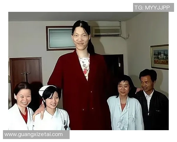 当美丽邂逅巨人姚明她的心跳与梦想交织在一起的瞬间 当美丽邂逅巨人姚明她的心跳与梦想交织在一起的瞬间